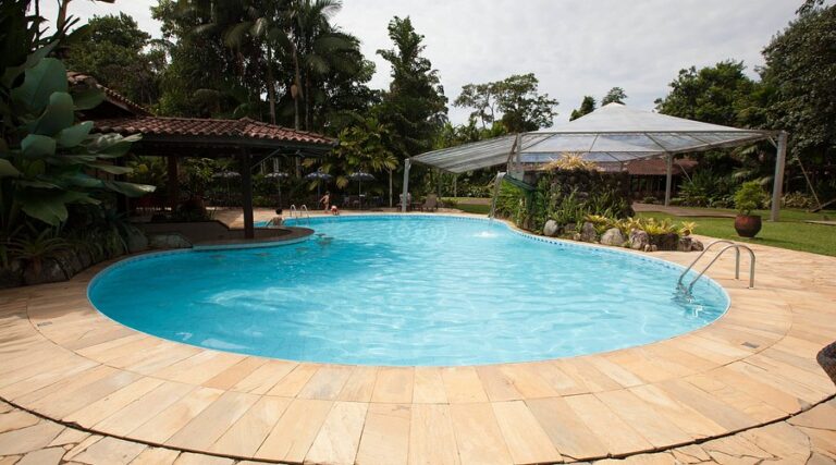 resort-pool--v6656388